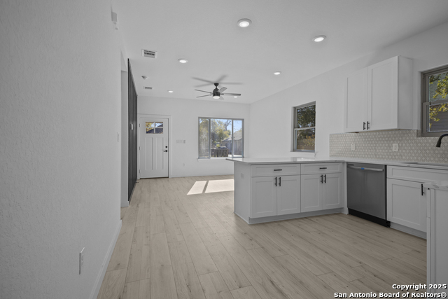 Image 6 of 25 For 131 Chicago  