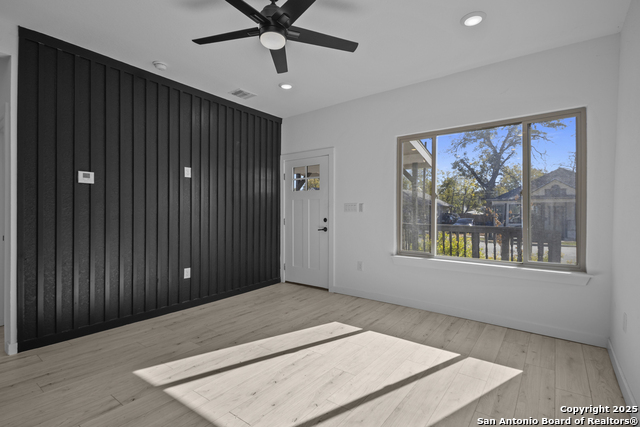 Image 8 of 25 For 131 Chicago  