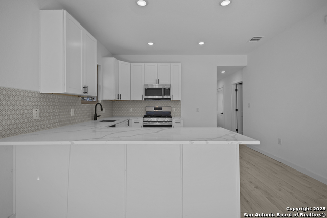 Image 9 of 25 For 131 Chicago  