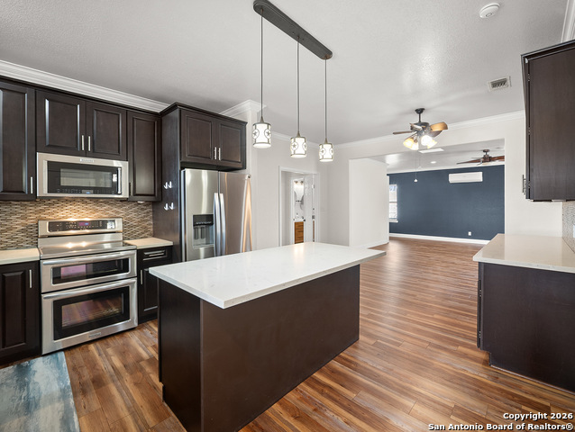 Listing photo id 8 for 219 Victoria