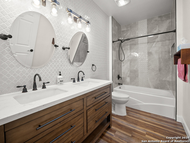 Listing photo id 14 for 219 Victoria