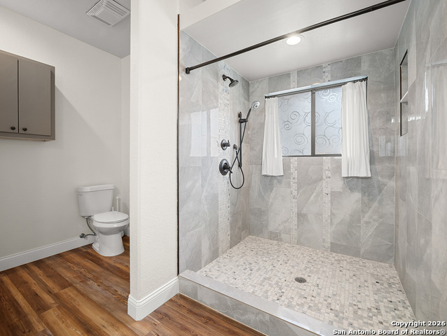 Listing photo id 18 for 219 Victoria