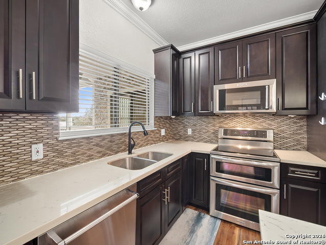 Listing photo id 4 for 219 Victoria