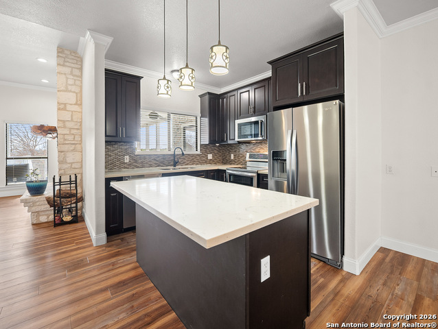 Listing photo id 7 for 219 Victoria