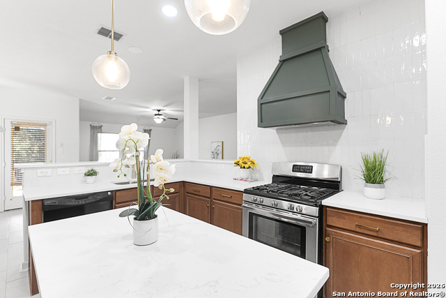 Image 5 of 24 For 407 Cushing