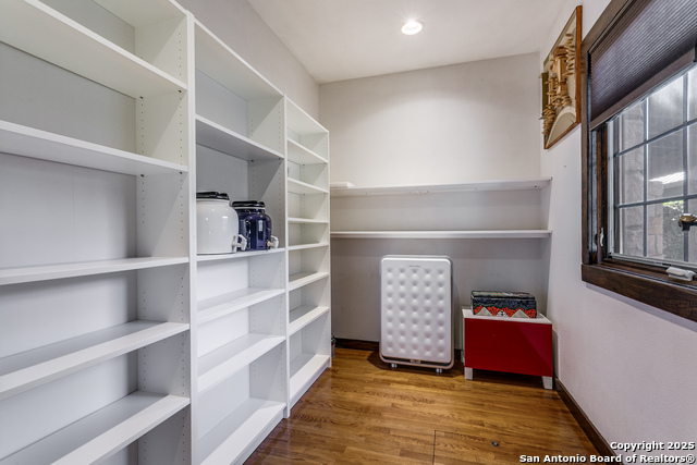 Image 15 of 31 For 430 Thelma Dr.