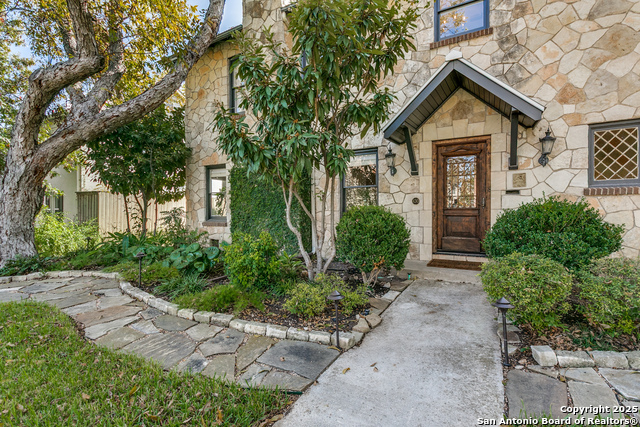 Image 3 of 31 For 430 Thelma Dr.