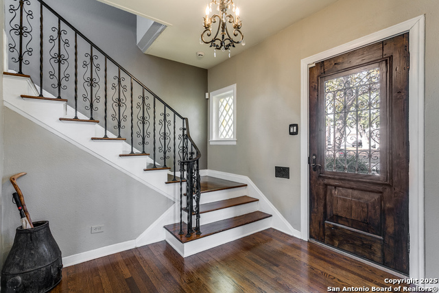 Image 4 of 31 For 430 Thelma Dr.