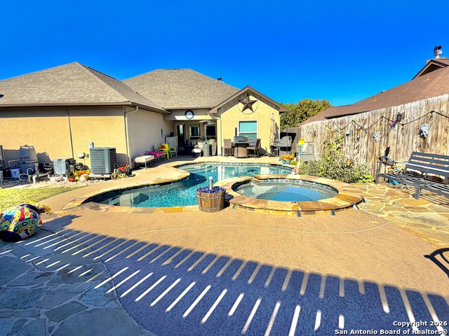 Image 8 of 11 For 543 Airline  