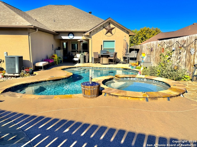 Image 9 of 11 For 543 Airline  