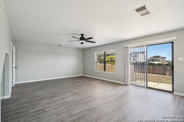 Listing photo id 4 for 8110 Stagwood Hill