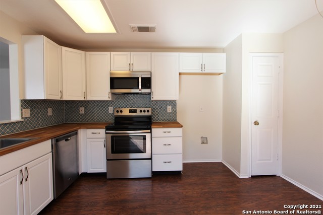 Listing photo id 7 for 2518 Paddle  