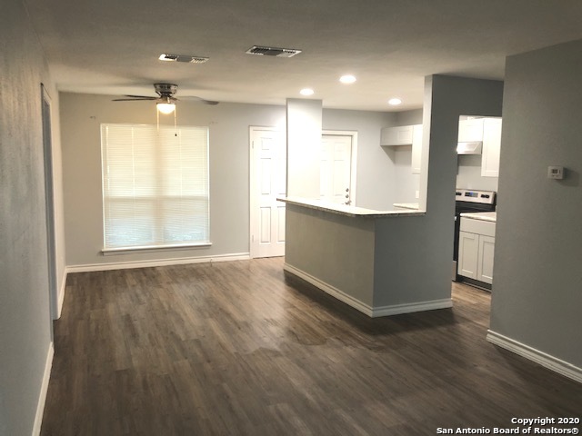 Image 3 of 9 For 7361 Cherrybrook St