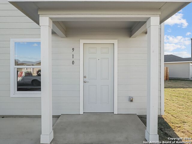 Image 4 of 26 For 910 Stricker Path