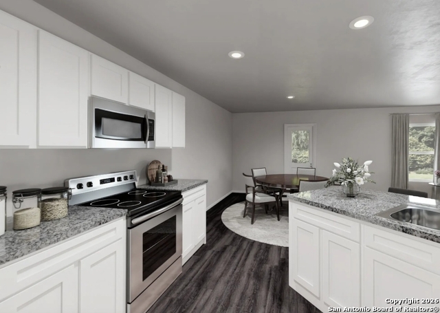 Image 3 of 6 For 134 Sutton Place