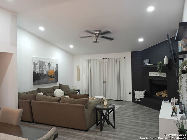 Image 4 of 15 For 6723 Raintree