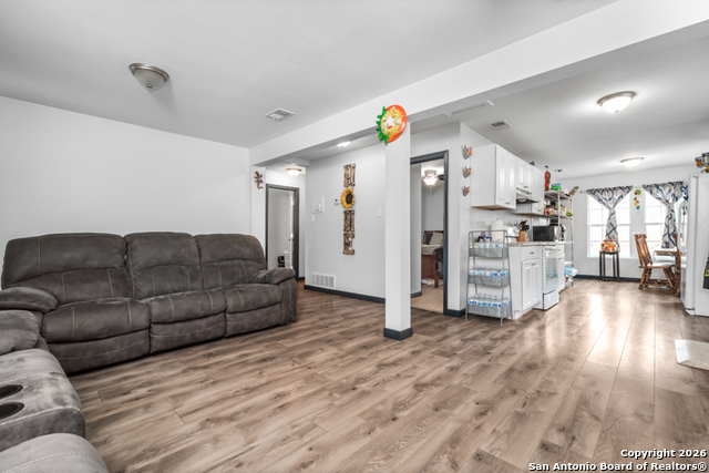 Image 15 of 24 For 121 Vista  