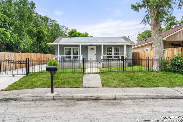 Image 4 of 24 For 121 Vista  