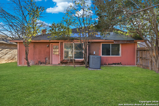 Image 20 of 27 For 3511 Herron  