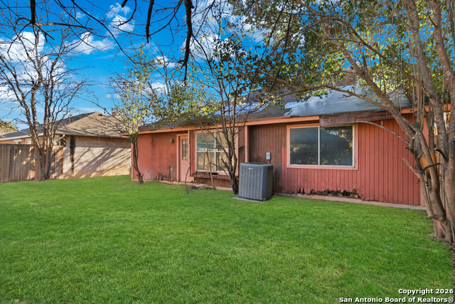 Image 21 of 27 For 3511 Herron  