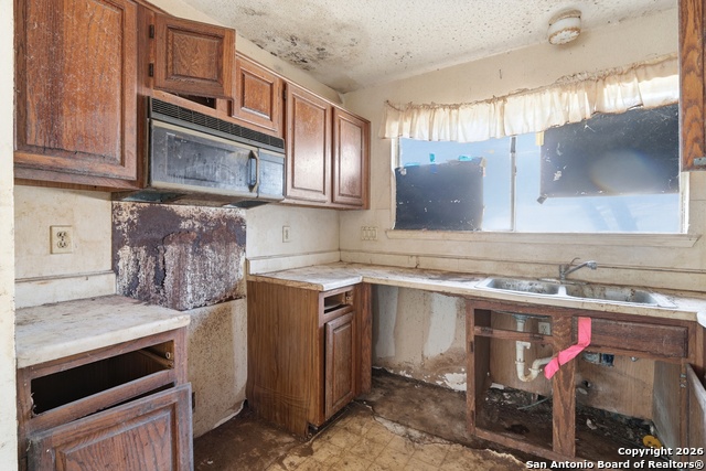 Image 4 of 27 For 3511 Herron  