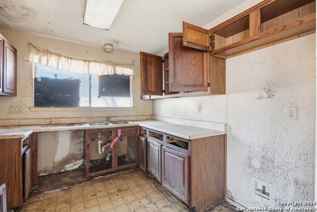 Image 5 of 27 For 3511 Herron  