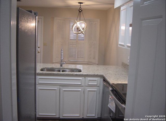 Image 11 of 28 For 201 Ellwood St  205