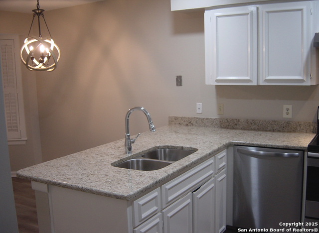 Image 13 of 28 For 201 Ellwood St  205