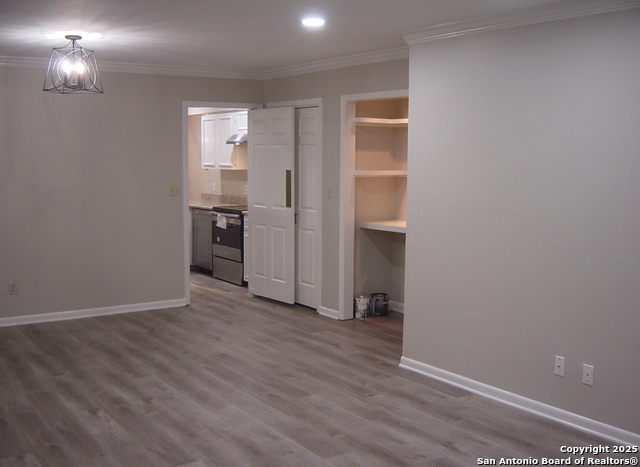 Image 14 of 28 For 201 Ellwood St  205