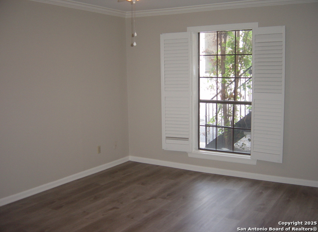 Image 18 of 28 For 201 Ellwood St  205