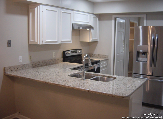 Image 19 of 28 For 201 Ellwood St  205