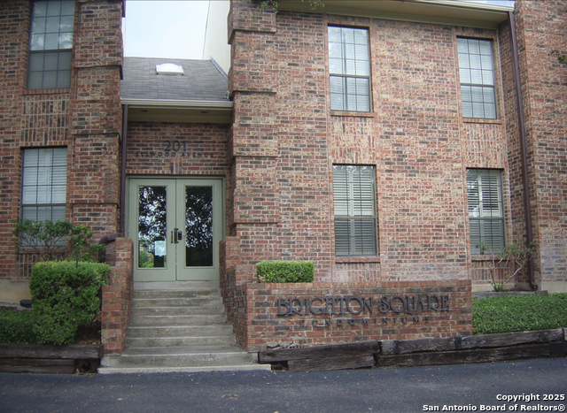 Image 2 of 28 For 201 Ellwood St  205