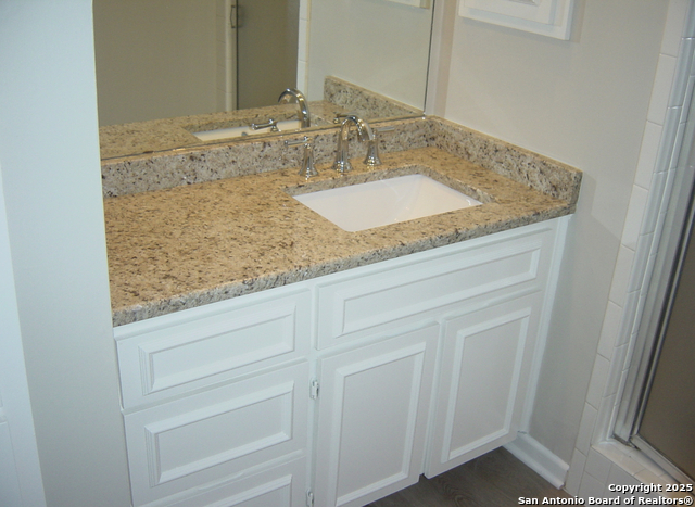 Image 21 of 28 For 201 Ellwood St  205