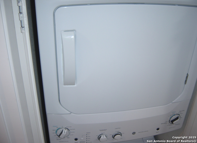 Image 25 of 28 For 201 Ellwood St  205