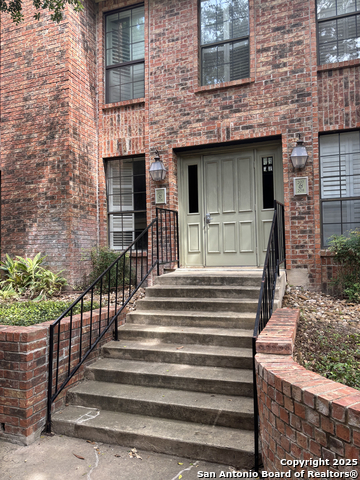 Image 3 of 28 For 201 Ellwood St  205