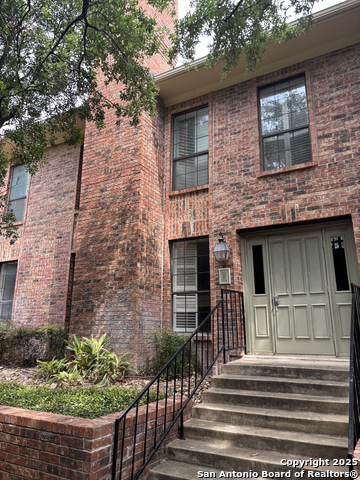 Image 4 of 28 For 201 Ellwood St  205