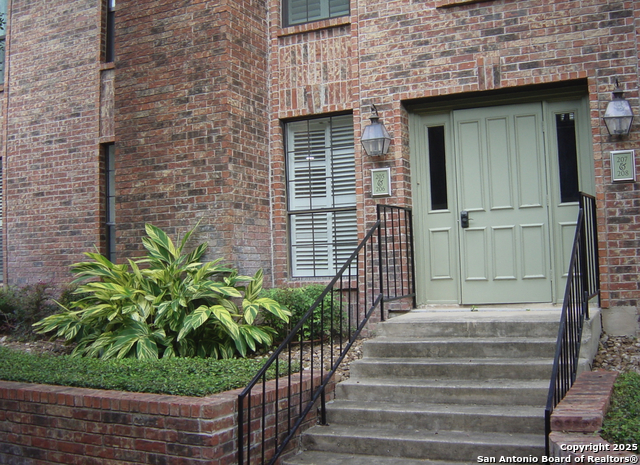 Image 5 of 28 For 201 Ellwood St  205