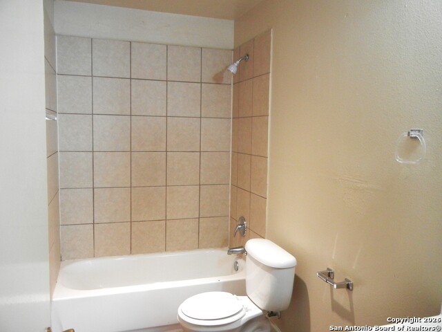 Listing photo id 6 for 13015 Oconnor Cv