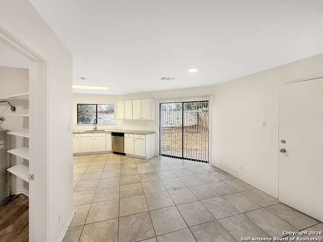 Image 5 of 25 For 5023 Taylor Kenton