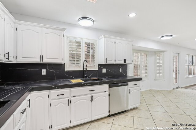 Image 13 of 47 For 8619 London Heights