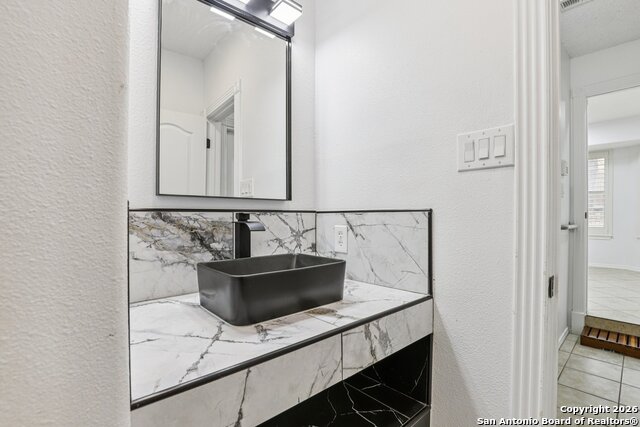 Image 20 of 47 For 8619 London Heights