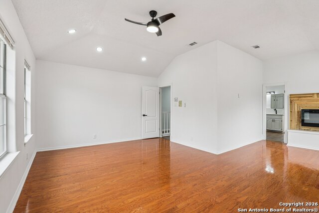 Image 24 of 47 For 8619 London Heights