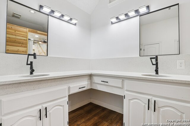 Image 30 of 47 For 8619 London Heights