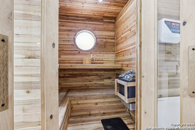 Image 31 of 47 For 8619 London Heights