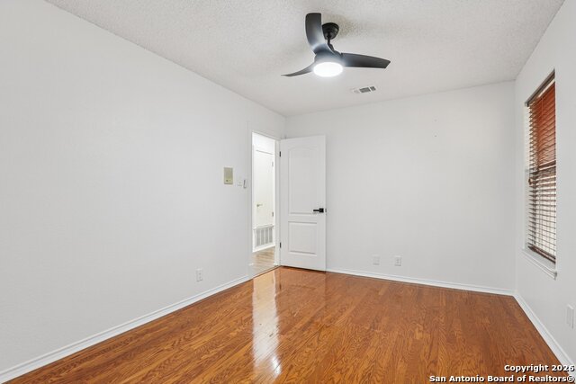 Image 35 of 47 For 8619 London Heights