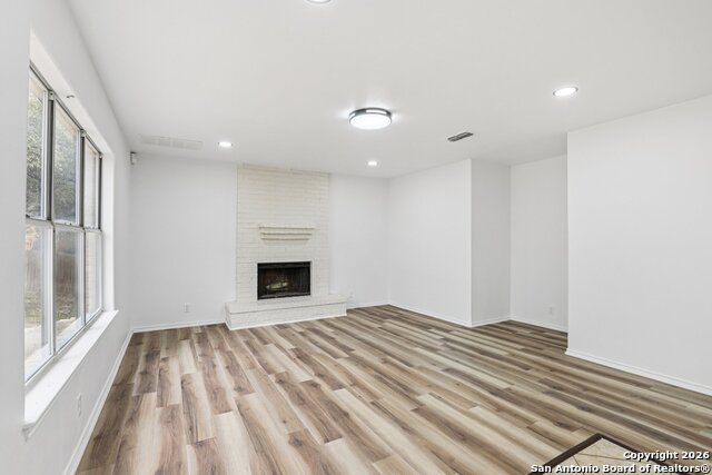 Image 4 of 47 For 8619 London Heights