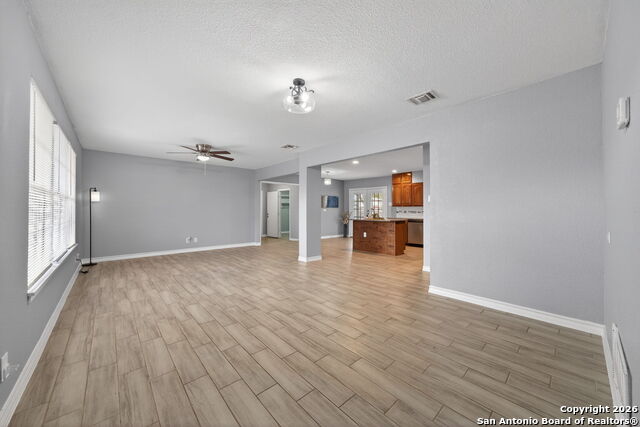 Image 18 of 32 For 4531 Eisenhauer Rd