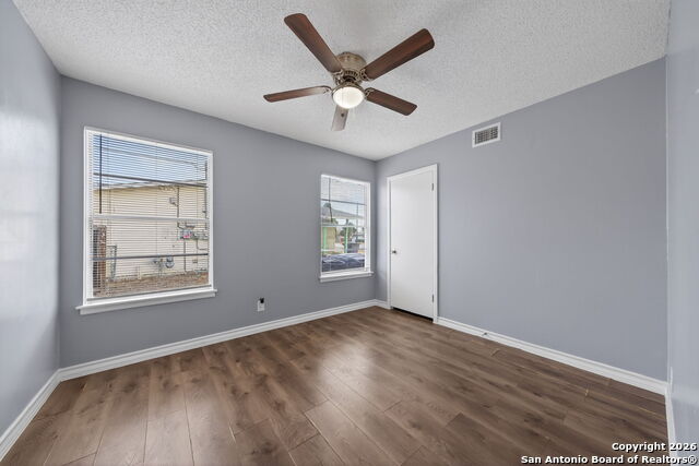 Image 24 of 32 For 4531 Eisenhauer Rd