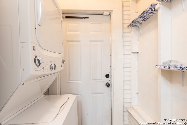 Image 18 of 32 For 814 Lynwood Ave W