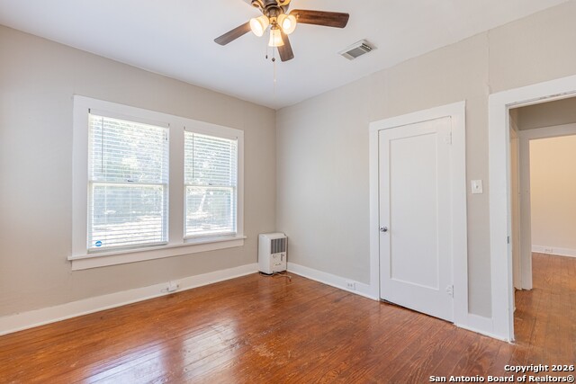 Image 22 of 32 For 814 Lynwood Ave W